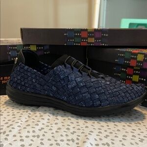 bernie mev. Victoria Jeans Women’s Navy Woven Sneakers size 40 NIB